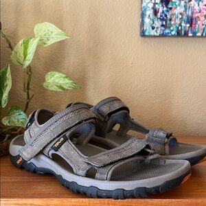 Teva Sandals US 9 EU 42 Gray